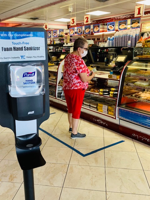 Sponge docks lady at counter