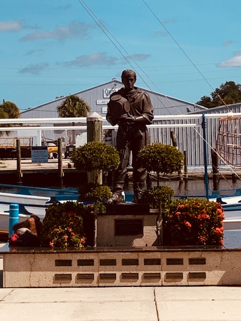 Sponge docks sponge diver